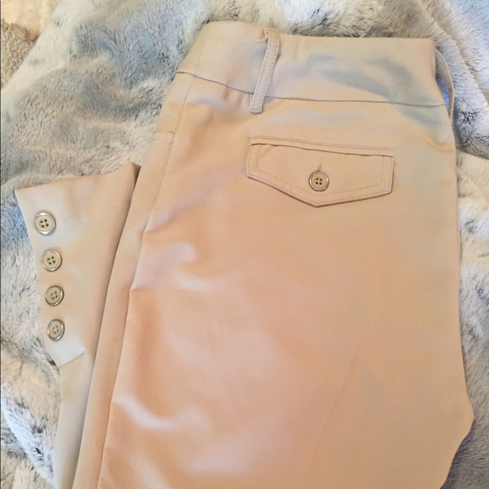 🔥NWOT Petite Capris Dress Pants 6P Cream